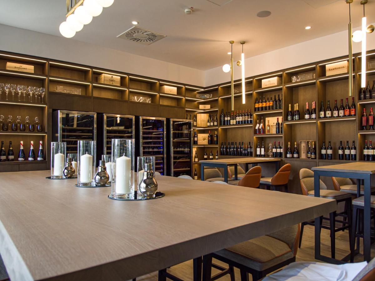 Elegans Hotel Brdo Kranj Bagian luar foto