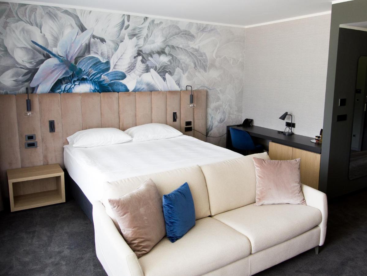 Elegans Hotel Brdo Kranj Bagian luar foto