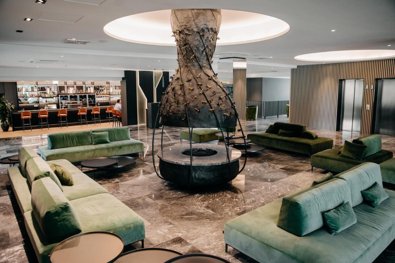 Elegans Hotel Brdo Kranj Bagian luar foto
