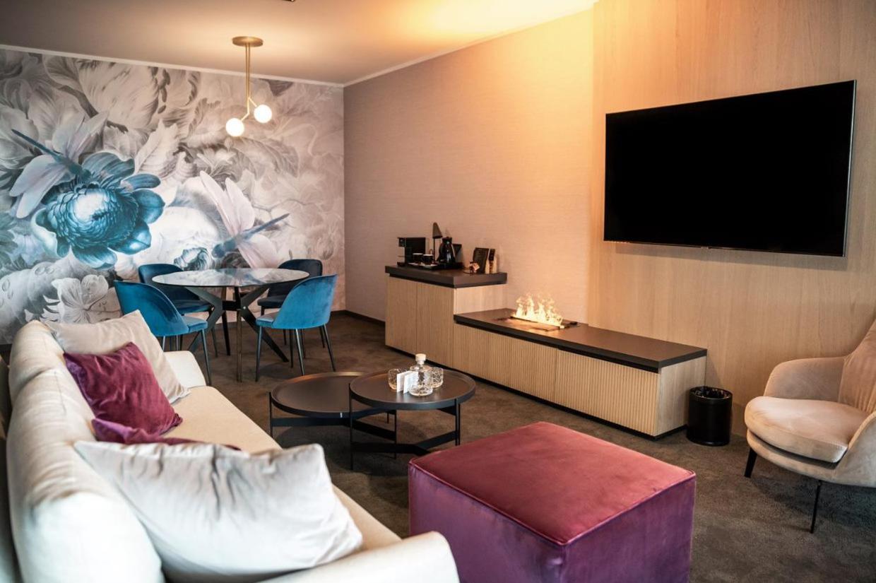 Elegans Hotel Brdo Kranj Bagian luar foto