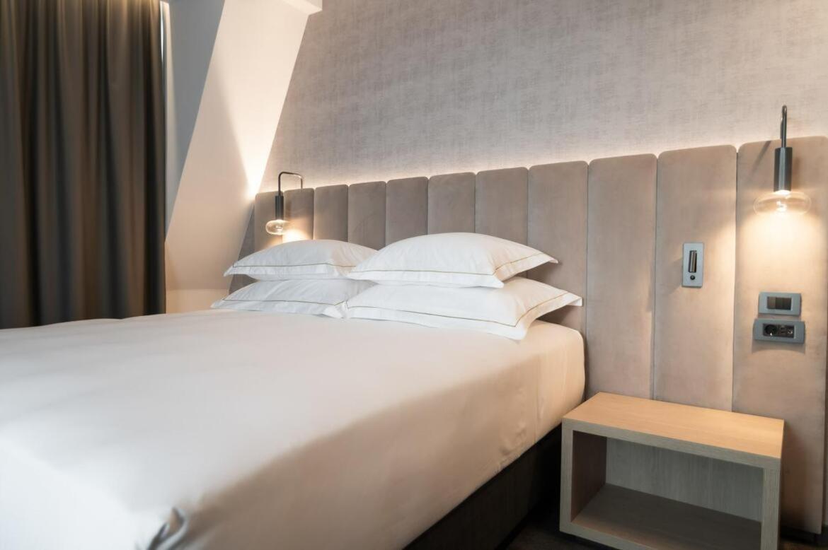 Elegans Hotel Brdo Kranj Bagian luar foto