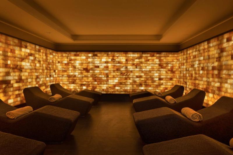 Elegans Hotel Brdo Kranj Bagian luar foto