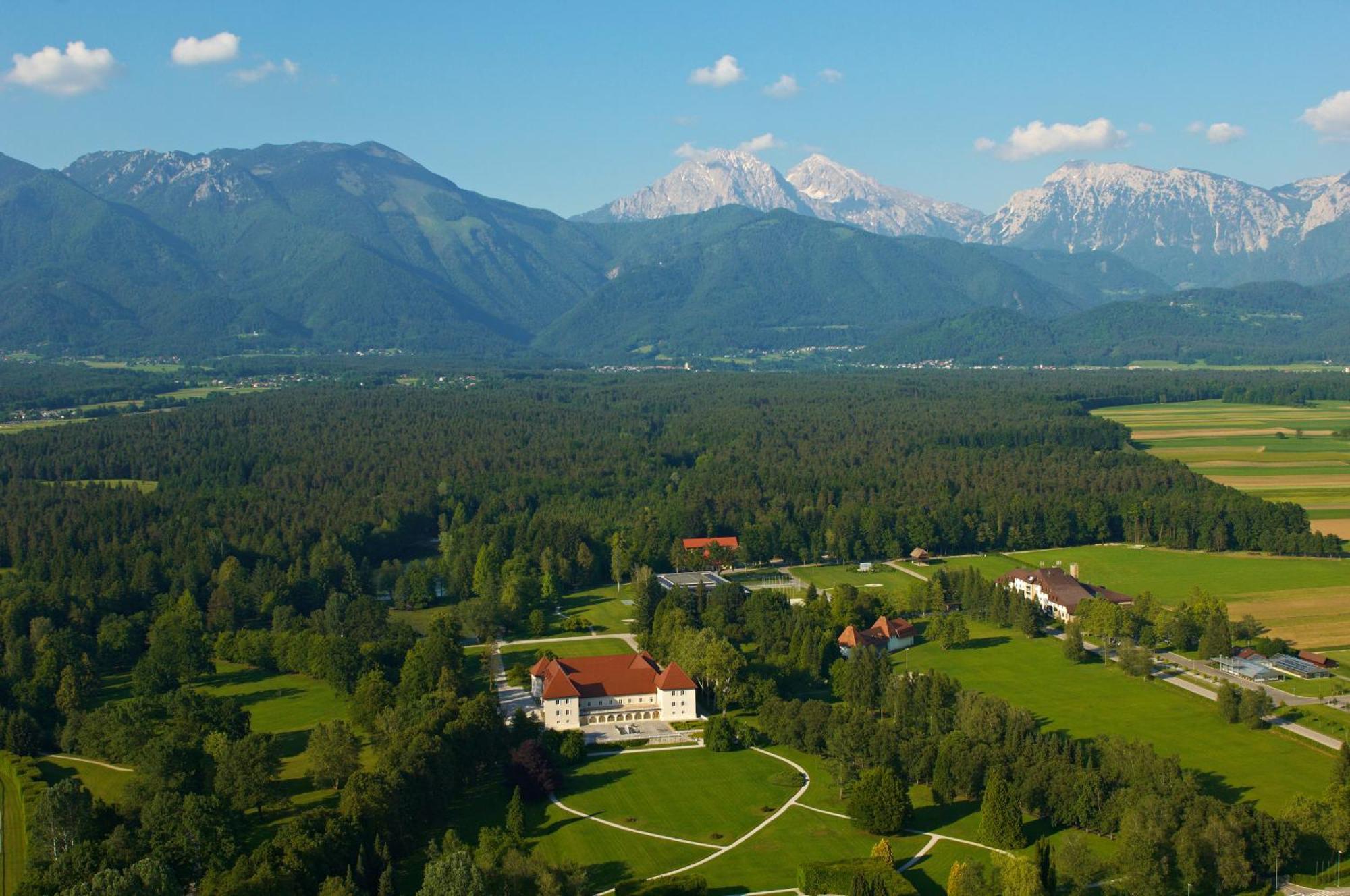 Elegans Hotel Brdo Kranj Bagian luar foto