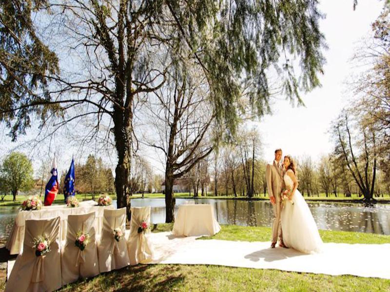 Elegans Hotel Brdo Kranj Bagian luar foto