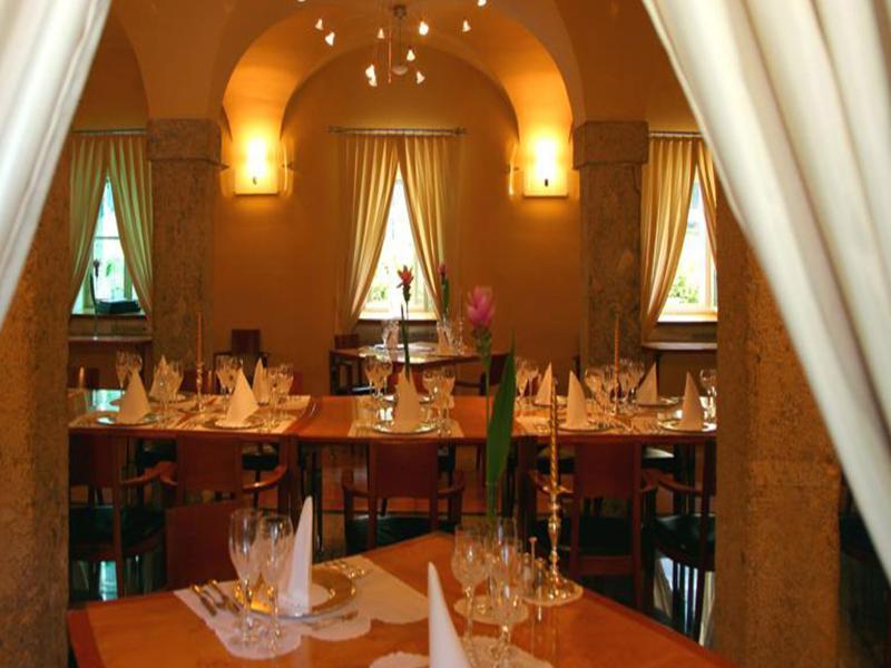 Elegans Hotel Brdo Kranj Bagian luar foto