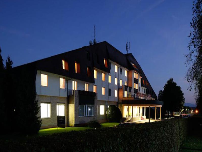 Elegans Hotel Brdo Kranj Bagian luar foto