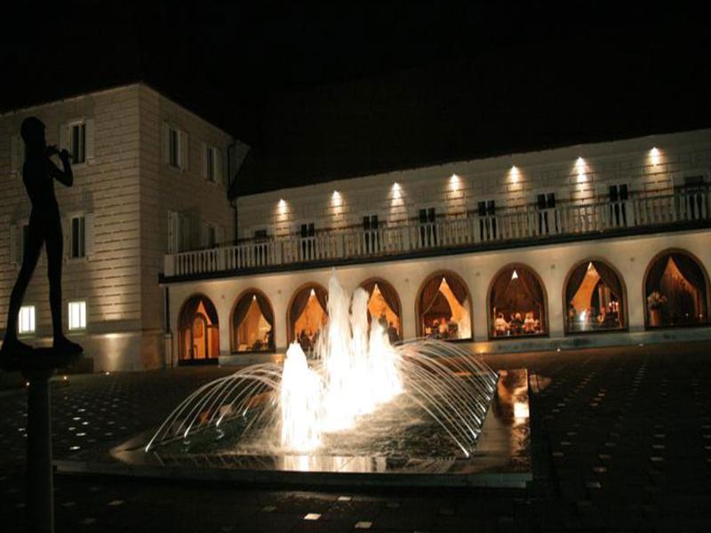 Elegans Hotel Brdo Kranj Bagian luar foto